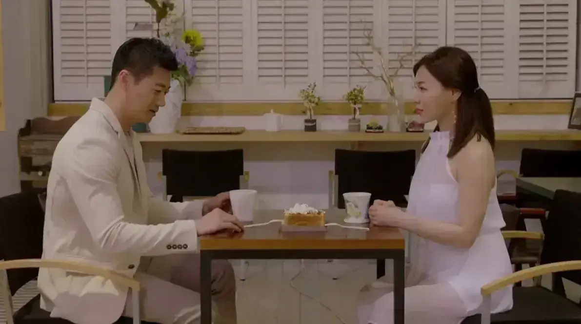 《邻居家妻子》韩国电影未删减1080P韩语中字-我邻居的老婆高清在线观看-百度网盘夸克迅雷下载-《邻居家妻子》完整剧情解读乏味婚姻中的情感越界