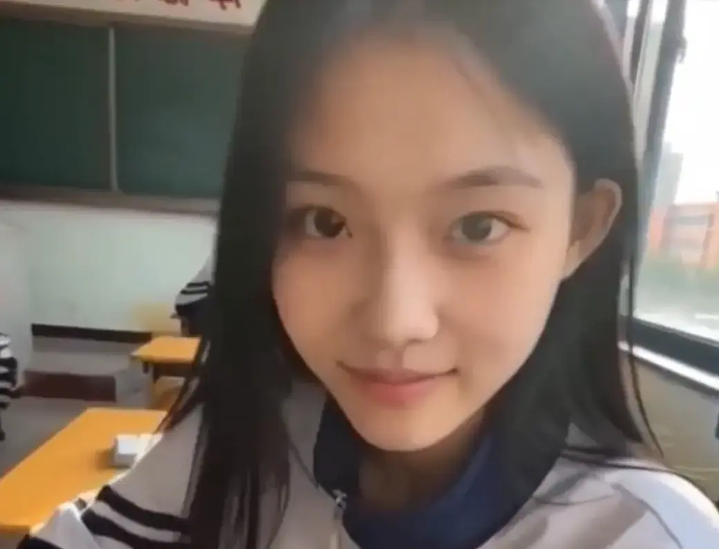 《我的十八岁女友》无删减版在线观看_高甜治愈AI短剧全集免费播放_4K蓝光画质极速加载_追完又想谈恋爱了结局太甜